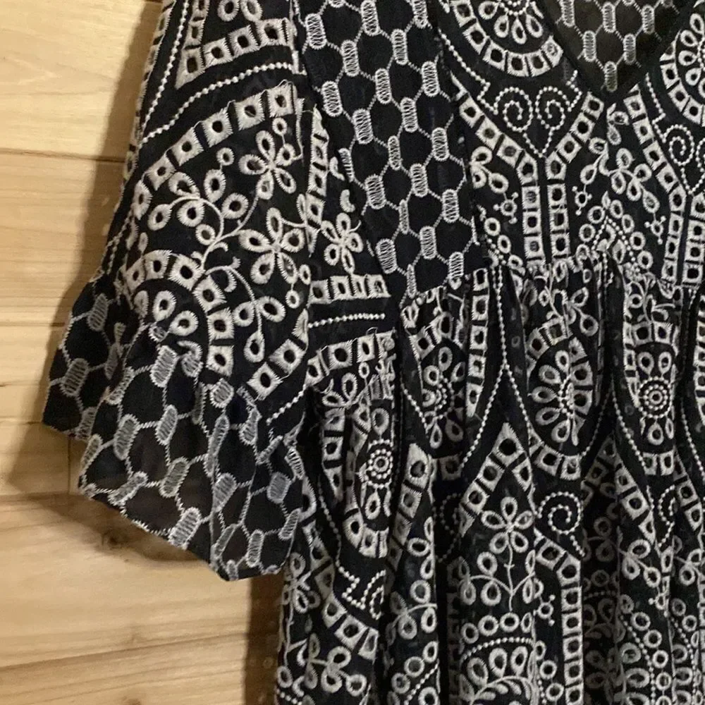 Akemi & Kin Anthropologie Size 2 Oversized Brooke Eyelet Dress - Picture 5 of 14